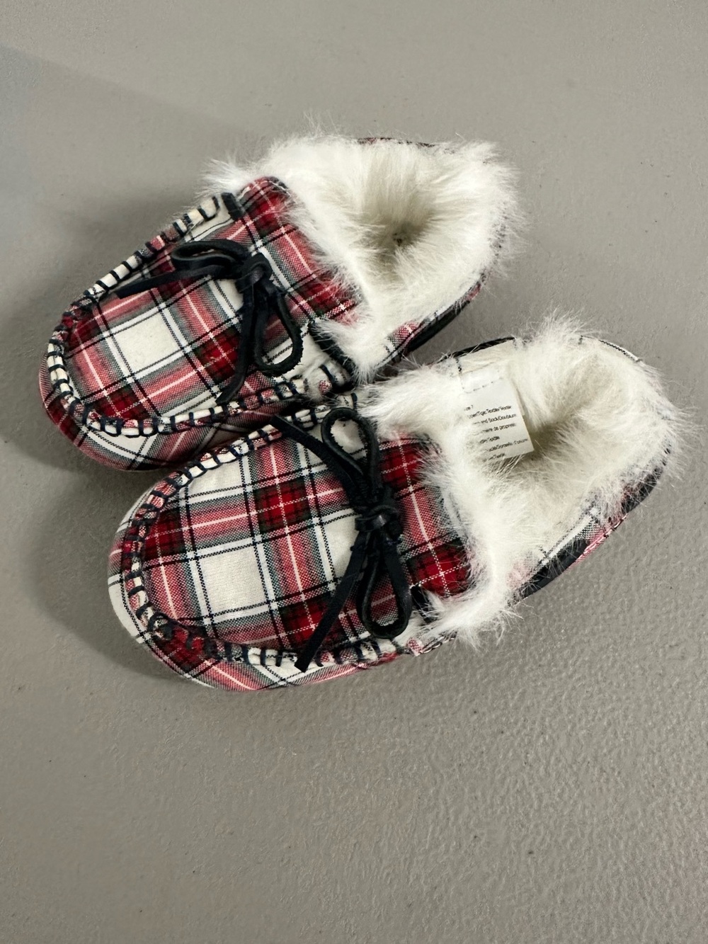 Kids Plush Plaid Moccasin Slippers - Red/White